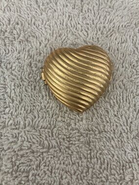 Le Jardin de Armour Loving Heart solid perfume.